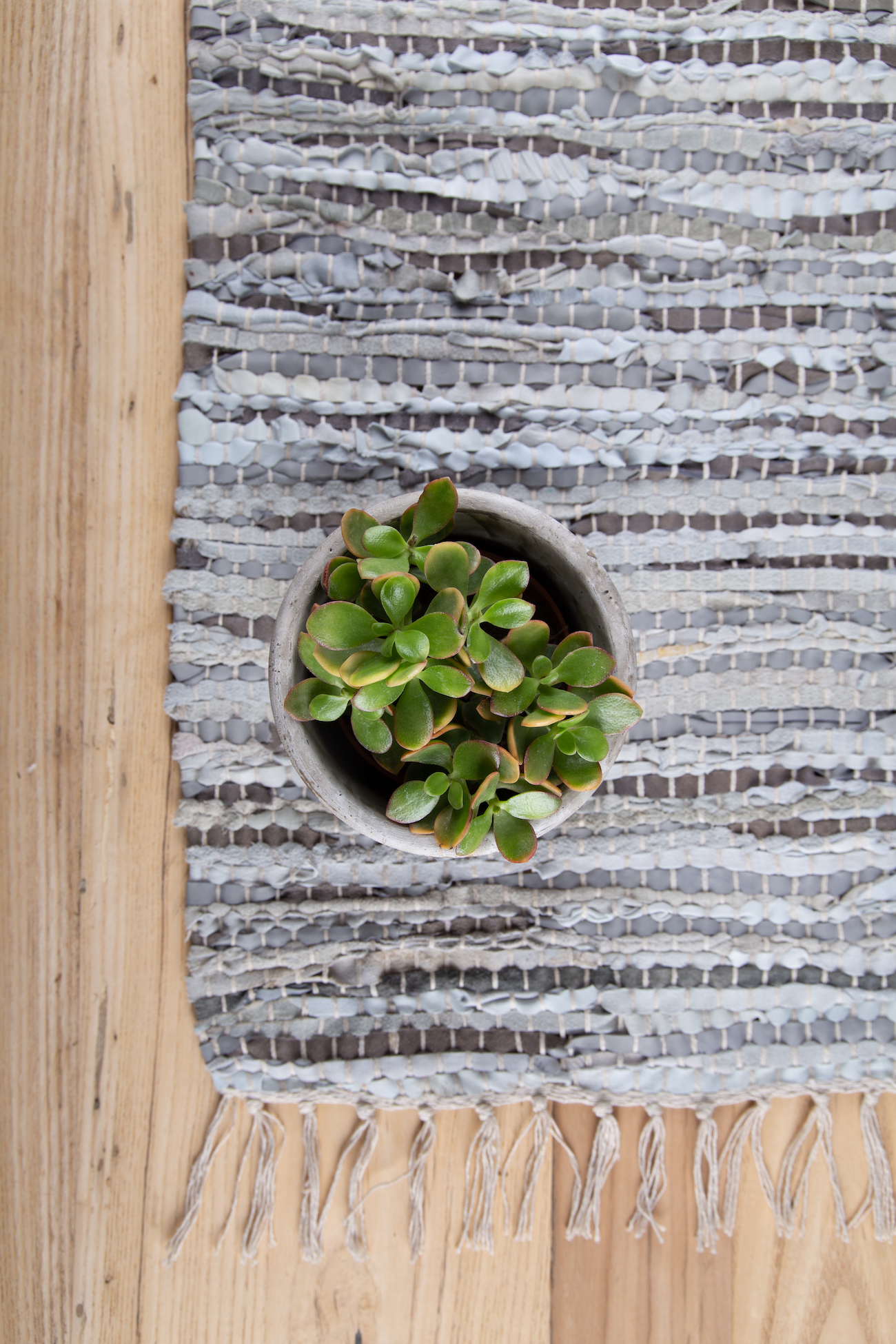 Handgewebte Teppiche aus Baumwolle, Leder und Jute – Natur pur fürs Wohnen